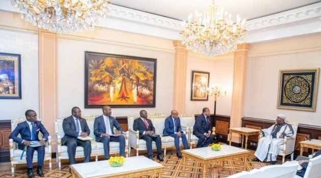 Ali Bongo reçoit en audience plusieurs de ses ministres