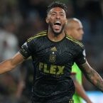 Le mexicain Club América fait les yeux doux à l’international gabonais Denis Bouanga