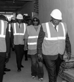Akure-Davain inspecte l’ENM et le chantier de l’annexe du tribunal de Libreville