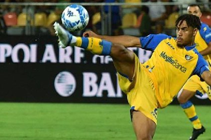 Serie B&nbsp;: Anthony Oyono décisif, Frosinone arrache un nul spectaculaire face à Catanzaro