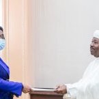 Ali Bongo reçoit son nouveau Premier ministre Rose Christiane Ossouka