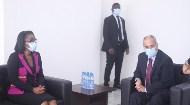 Le Gabon signe le livre d’or des condoléances de l’Émir koweïtien