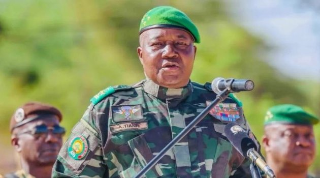 Attaque de l’aéroport de Niamey&nbsp;: Tiani accuse Macron, Talon et Ouattara de «&nbsp;sponsoriser les mercenaires&nbsp;»