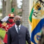 Ali Bongo assiste à la parade militaire du 60e anniversaire de l’Indépendance du Gabon