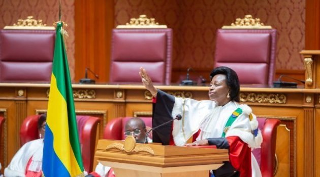 Ali Bongo préside la cérémonie de prestation des juges constitutionnels