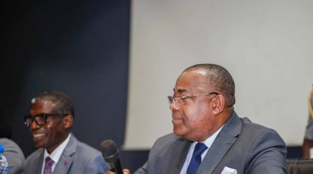 Nkoghe Bekale réagit aux critiques sur sa rencontre avec les partis politiques sur le coronavirus