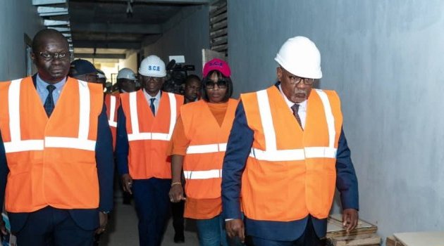 Akure-Davain inspecte l’ENM et le chantier de l’annexe du tribunal de Libreville