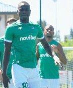 Chypre : Curtis Junior Makosso Moungadji signe son premier contrat professionnel à l’Omonia Nicosie