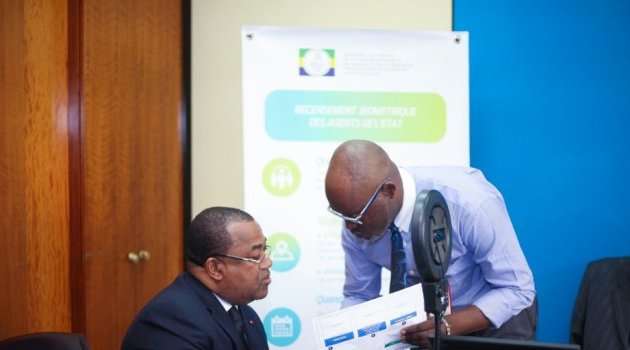 Julien Nkoghe Bekale lance la deuxième phase du recensement biométrique des fonctionnaires