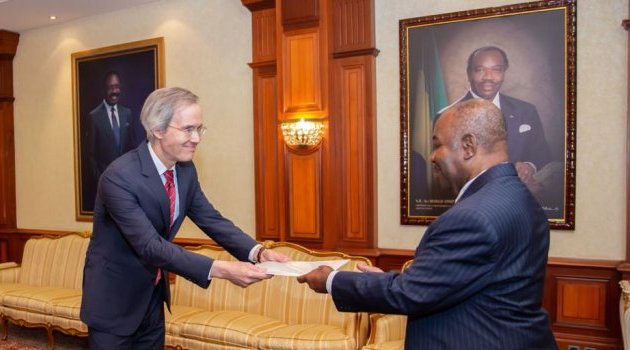Ali Bongo reçoit les lettres de créances de quatre ambassadeurs