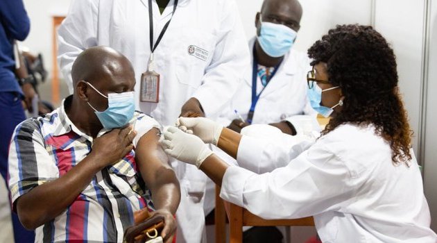 5 choses à savoir sur le COVAX, l’initiative vaccinale de l’OMS contre la Covid-19