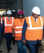 Akure-Davain inspecte l’ENM et le chantier de l’annexe du tribunal de Libreville