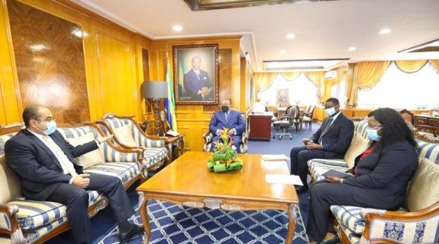 Infrastructures&nbsp;: Julien Nkoghe Bekale dirige une séance de travail sur la Transgabonaise