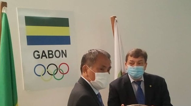 L’ambassadeur du Japon chez Léon-Louis Folquet