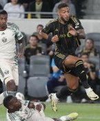 MLS : Denis Bouanga brille dans un derby de feu à Los Angeles