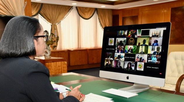 Ossouka Raponda prend part au 30ème Sommet du Forum africain