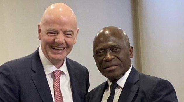 FIFA&nbsp;: Pierre-Alain Mounguengui affiche son soutien à Gianni Infantino pour 2027