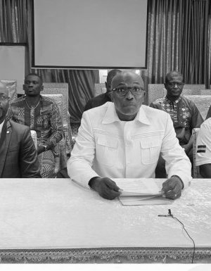 Élection à la Fégafoot&nbsp;: face aux polémiques, les clubs professionnels font bloc derrière Pierre Alain Mounguengui