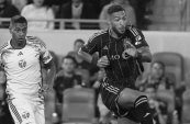 MLS : Denis Bouanga brille dans un derby de feu à Los Angeles