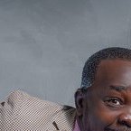 Defunzu transforme l’Ambassade en temple du rire : inauguration le 17 août à Ambowè