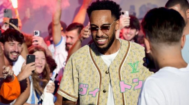 Pierre-Emerick Aubameyang fait son retour à Marseille sous les acclamations