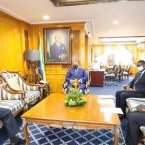 Infrastructures&nbsp;: Julien Nkoghe Bekale dirige une séance de travail sur la Transgabonaise