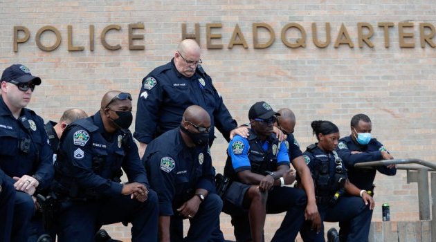 Les autorités américaines répondent aux appels à la réforme de la police