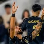MLS&nbsp;: Denis Bouanga voit triple et guide Los Angeles FC vers la victoire