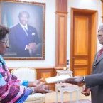 Ali Bongo reçoit les lettres de créances des ambassadeurs de Cuba, d’Angola, de Turquie et de Corée